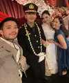 Jessica Mila hadir bersama suaminya, Jessica pun tampil elegan dengan dress yang dikenakan. Ia memilih mengenakan long dress biru dipadukan stiletto heels nude. [@jscmila]