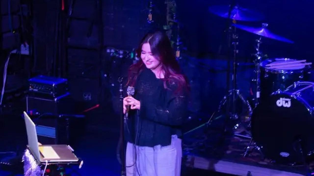 Gaya Stephanie Poetri Saat di Atas Panggung, Momen Bareng Titi DJ Curi Perhatian
