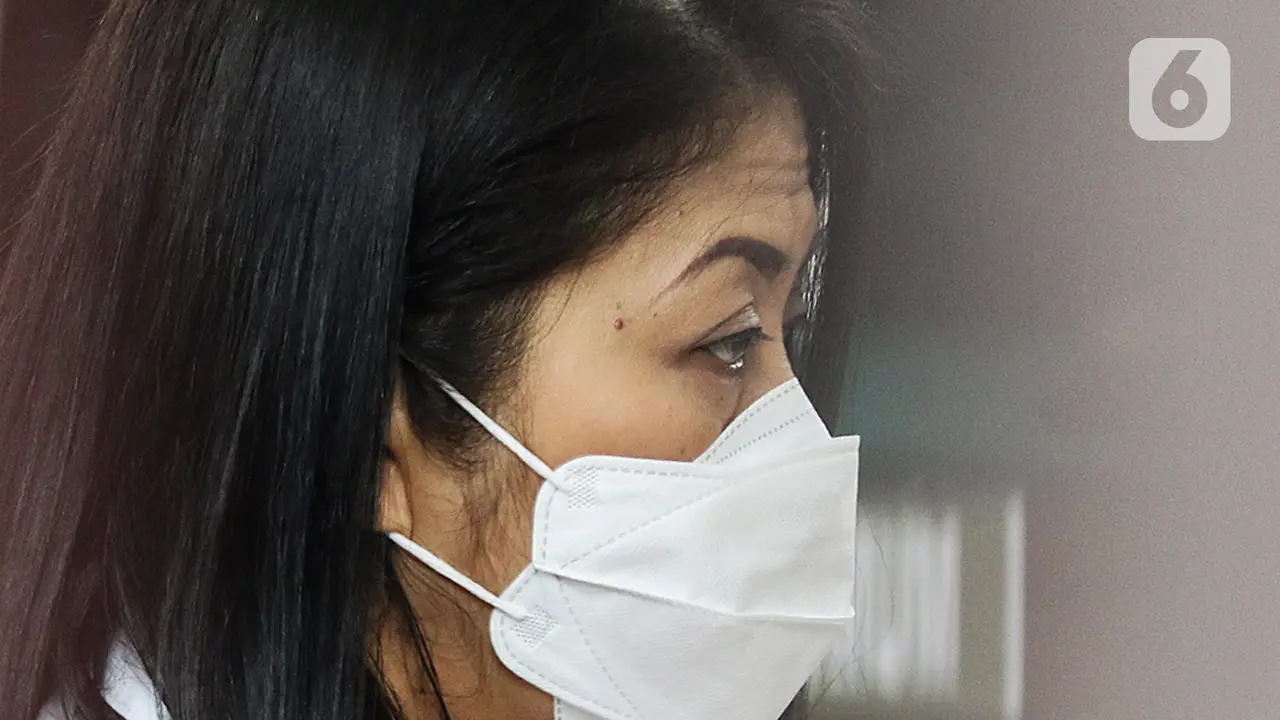 Kenakan Busana Serba Putih, Putri Candrawathi Jalani Sidang Tuntutan Kasus Pembunuhan Brigadir J