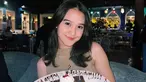 Rayakan ulang tahun dengan sahabat tersayang, Esta ungkap jika ia bersyukur dikelilingi oleg teman-teman yang baik. Pamer senyum manis sembari memegang piring kue, pemeran Vanessa di sinetron Love Story the Series ini curi perhatian. Menginjak usia baru dengan perayaan ulang tahun yang sederhana, kebahagiaan terpancar jelas di wajah artis kelahiran 3 April 1999 ini. (Liputan6.com/IG/@estapramanita)