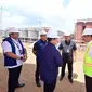 Presiden Joko Widodo (Jokowi)&nbsp; bersama Menteri BUMN Erick Thohir dan Direktur Utama MIND ID Hendi Prio Santoso&nbsp; berkunjung ke Smelter Grade Alumina Refinery (SGAR) Phase 1, Mempawah, Kalimantan Barat, Rabu (20/3/2024). (dok MIND ID)