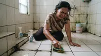 10 Cara Menghilangkan Noda Jamur di Nat Keramik, Bisa Pakai Cuka dan Garam