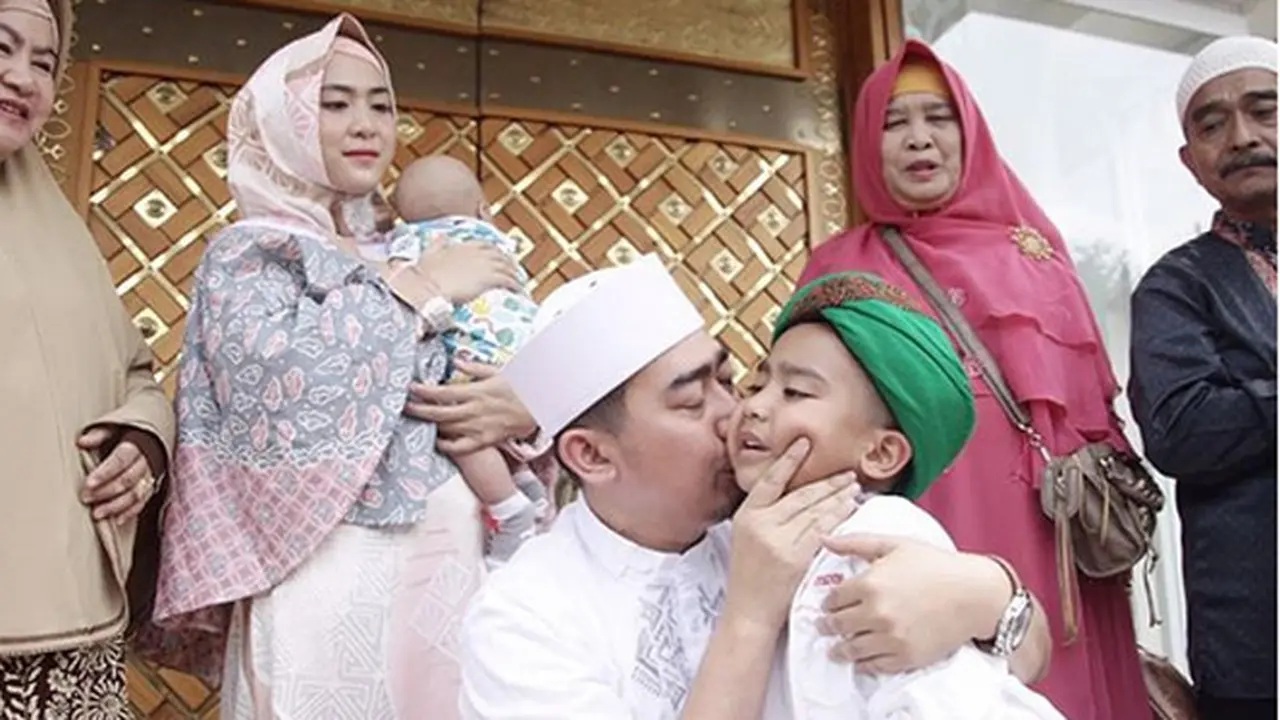 [Bintang] Ustaz Solmed dan April Jasmine