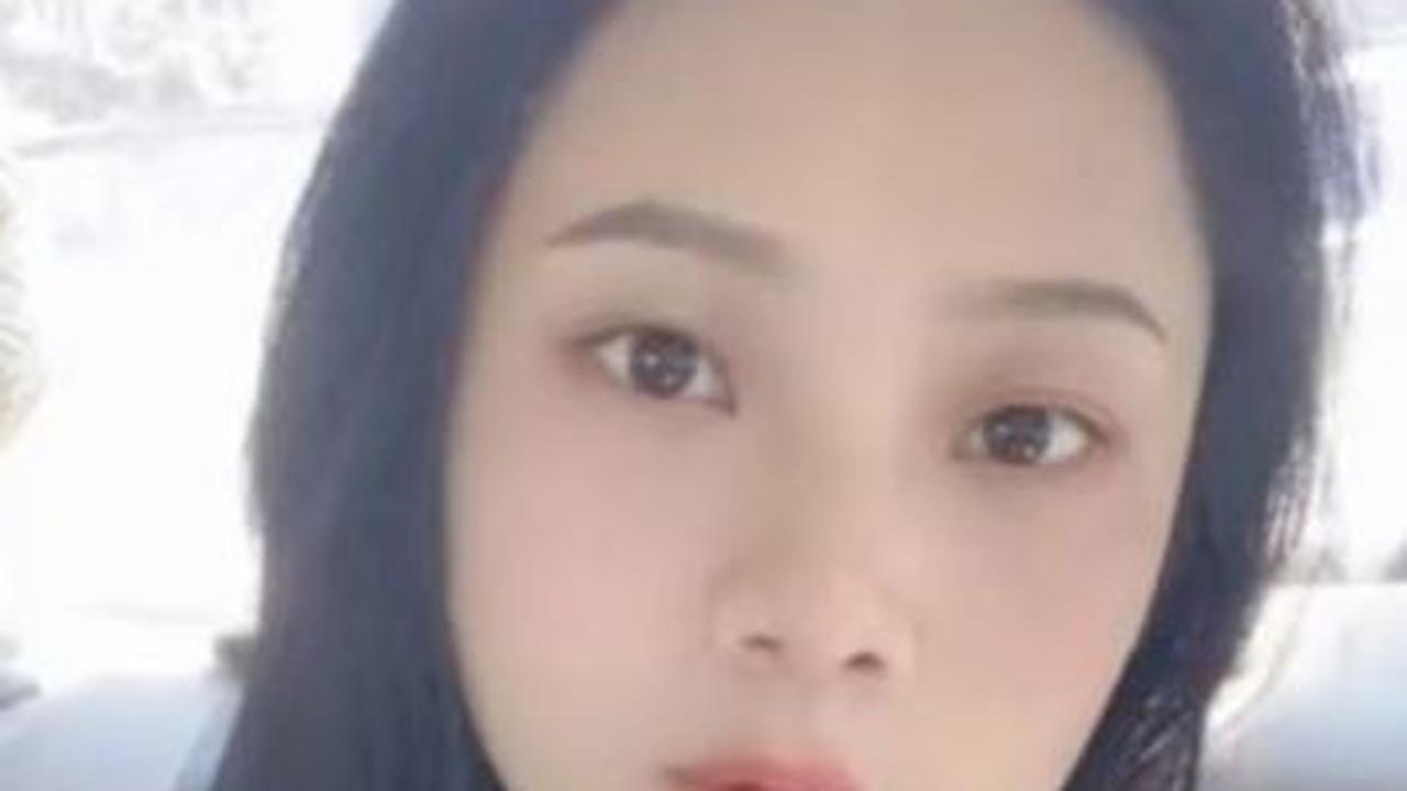 "Saya baik-baik saja. Saya sudah bekerja di sini cukup lama,” kata Zhou kepada Sina News.