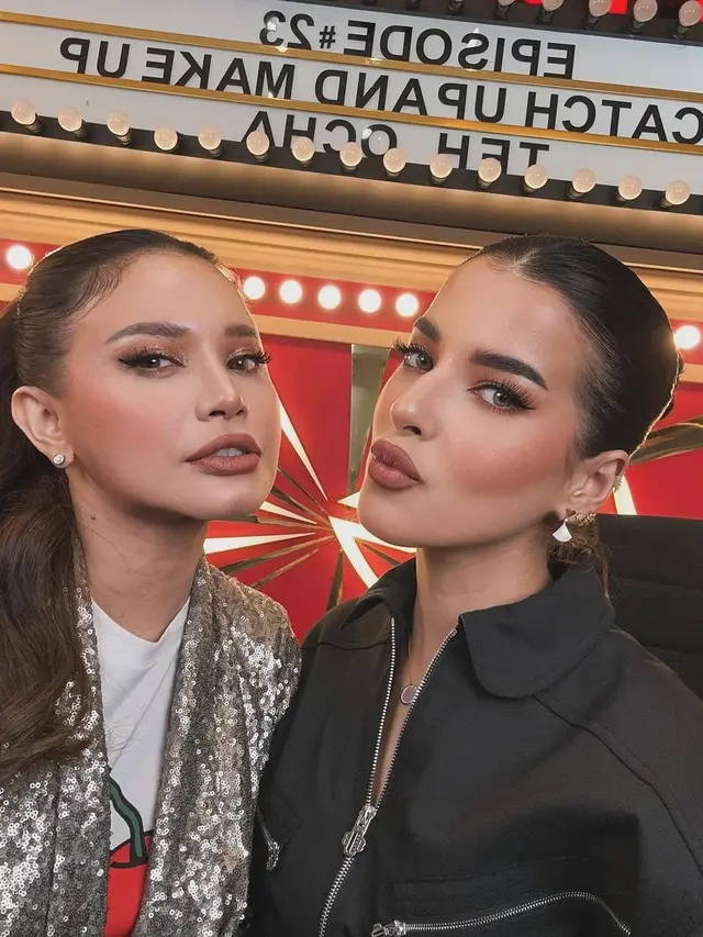 Tampilan Bold Latte Makeup Rossa Didandani Tasya Farasya, Jadi Mirip Banget Seperti Anak Kembar