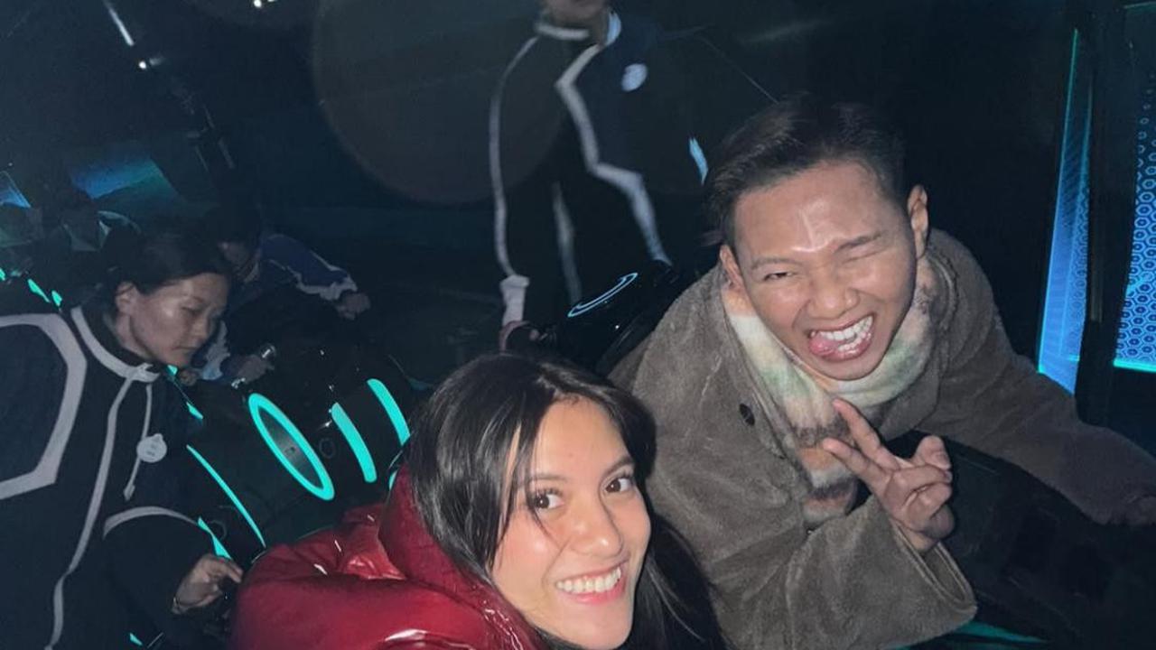 Marsha Aruan Seru-Seruan di Shanghai Disneyland, Eh Lagi-Lagi Bareng Vicky Syaputra!