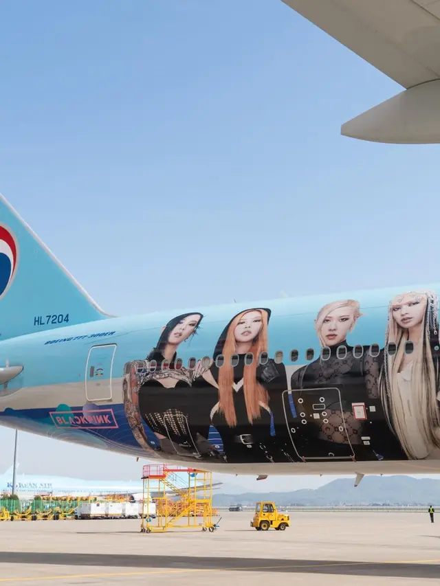 Wajah blackpink mejeng di badan pesawat korean air blink langsung