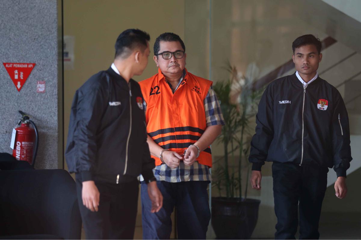 FOTO: KPK Tahan Eks Dirut PGN Hendi Prio Santoso dalam Kasus Jual Beli Gas