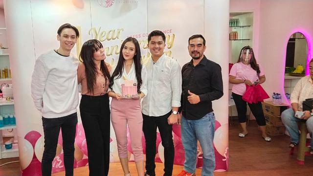 Sarah Gibson ditemui di perayaan 1 Year Anniversary ALANA Beauty Bar di kawasan Kemang, Jakarta Selatan, baru-baru ini.