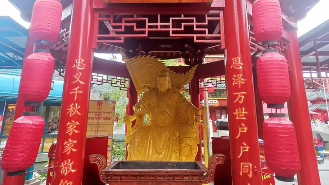 Paviliun Dewa Guan Gong di Old Shanghai, Kelapa Gading