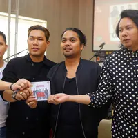 Dalam album barunya yang bertajuk ‘Maju Terus Pantang Mundur’ ini terdapat 10 lagu plus satu bonus soundtrack. Diakuinya, dari 11 lagu tersebut bertema percintaan namun lebih bersifat universal. (Nurwahyunan/Bintang.com)