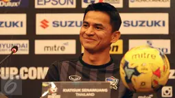 Pelatih Thailand, Kiatisuk Senamuang saat memberi keterangan jelang laga final pertama melawan Indonesia di Hotel Aston, Bogor, Selasa (13/12). Indonesia akan melakoni laga melawan Thailand di Stadion Pakansari (14/12). (Liputan6.com/Helmi Fithriansyah)