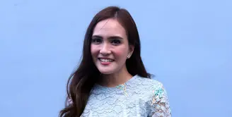 Usia pernikahan pemeran Shandy Aulia dan David Herbowo memasuki enam tahun. Hingga kini, pasangan ini juga belum dikaruniai momongan. Bintang film Eiffel I'm in Love itu mengaku santai terkait kehadiran buah hati. (Nurwahyunan/Bintang.com)