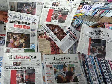 Sejumlah Koran hari ini di Jakarta, Rabu (10/5). Vonis Hakim terhadap Basuki Tjahaja Purnama (Ahok) kemarin membuat Sejumlah koran Nasional menjadikan berita Ahok halaman depan. (Liputan6.com/Johan Tallo)