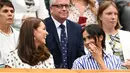 Namun, Meghan sendiri tak perlu merasa sendirian. Dilansir dari HollywoodLife, Kate Middleton selalu ada untuknya. (GETTY IMAGESCLIVE MASON - Cosmopolitan)