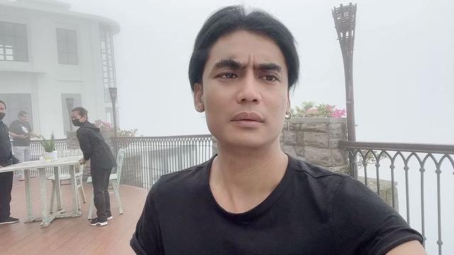 Charly Van Houten atau dikenal Charly Setia Band (https://www.instagram.com/p/CdXGoyRBx7T/)