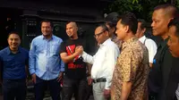 Ketua Tim Penjaringan Calon Gubernur DKI Jakarta dari Partai Gerindra, Syarif menyambangi rumah musikus Ahmad Dhani.