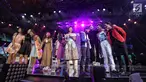Para pemain sinetron Siapa Takut Jatuh Cinta saat menampilkan drama musikal dalam malam puncak Hut SCTV ke-28 di ICE BSD, Tangerang, Jumat (24/8). Tema yang diusung dalam Hut ke-28 SCTV adalah The Greatest Celebration. (Liputan6.com/Faizal Fanani)