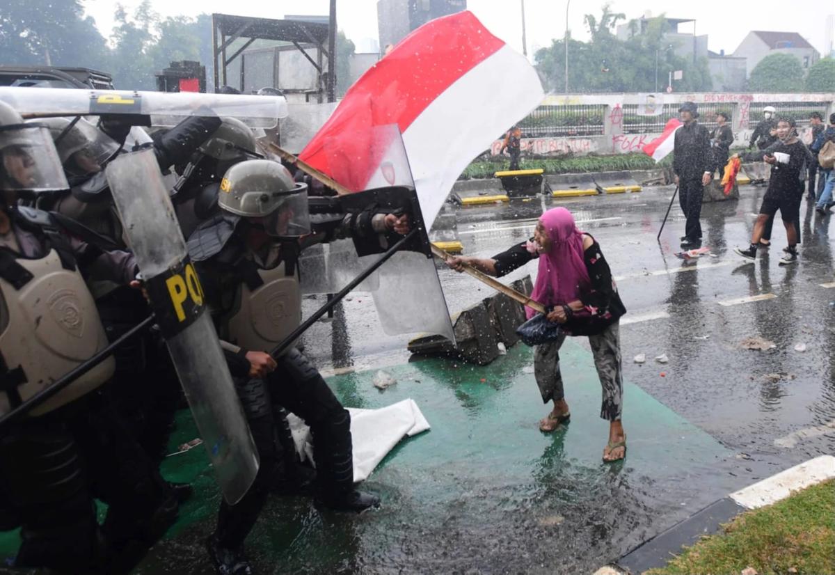 Foto Perlawanan Emak di Demo DPR Arie Basuki Raih Anugerah Jurnalistik Adinegoro 2025
