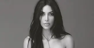 Kim Kardashian saat ini tengah menantikan anak ketiganya. Ia menggunakan rahim ibu pengganti untuk mendapatkan adik dari North West dan Saint West. (instagram/kimkardashian)