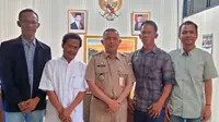 Camat Pasar Minggu, Jakarta Selatan, Arie Wibowo, menerima kunjungan para pendiri Sanggar Seni Budaya Panca Kaki, Siman Noor Kebagusan