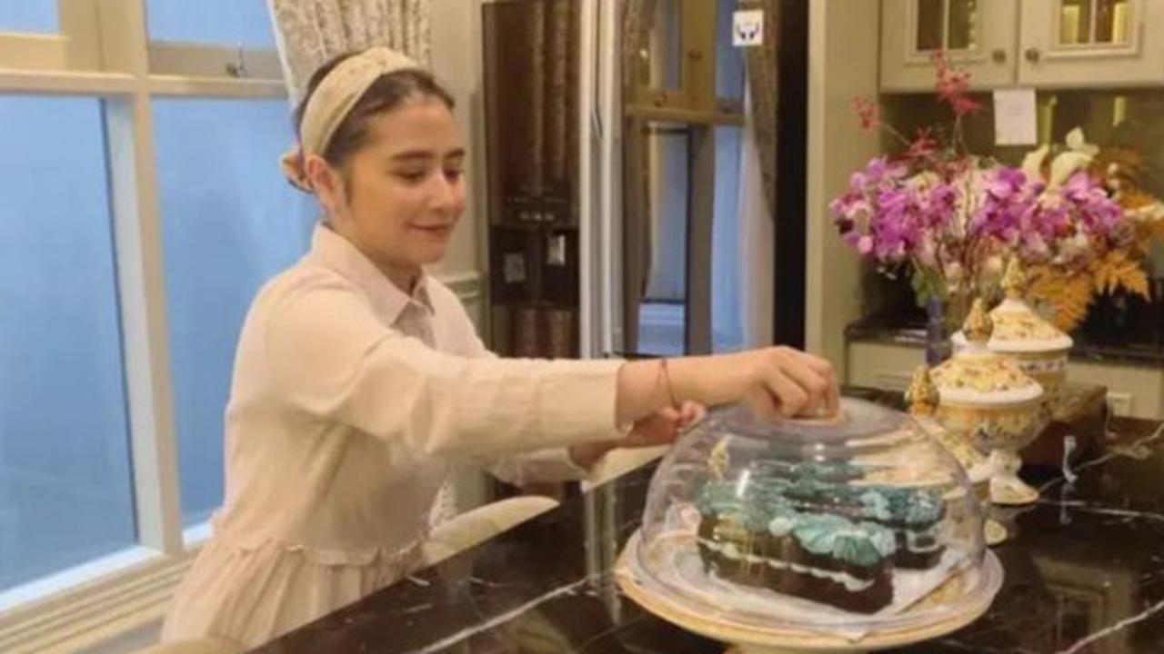 Lihat Dapur Prilly Latuconsina, Mewah dengan Desain Klasik Modern