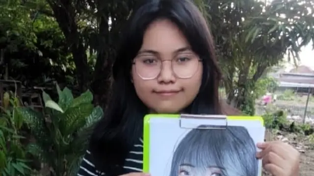 Almira Zahra Annisa Putri penyandang gangguan pendengaran dari Sidoarjo.