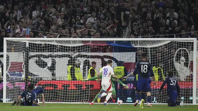 Foto: Blunder Andre Onana Batalkan Kemenangan Comeback MU atas Lyon di Liga Europa