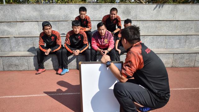 Mantan Penyerang Manchester United Latih Anak-Anak di China