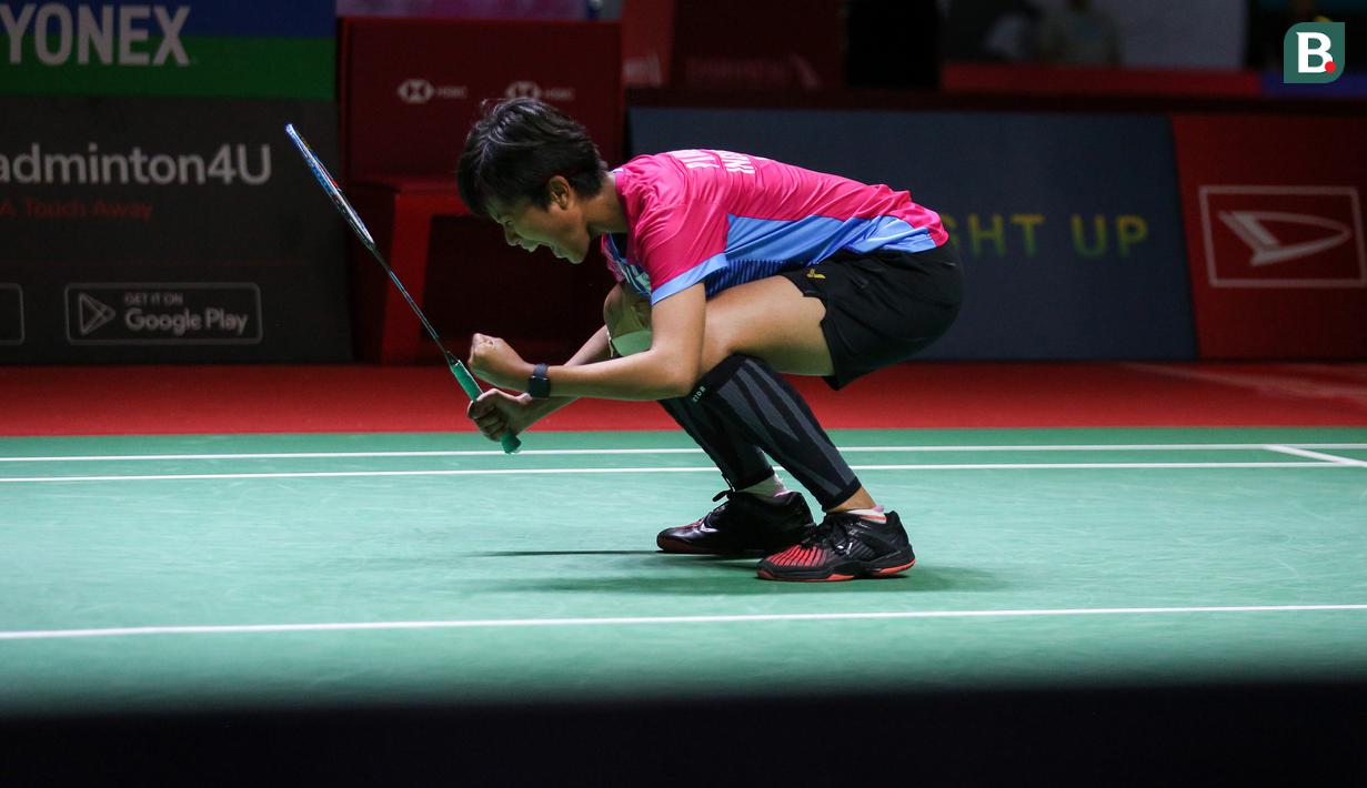 Di babak 16 besar, Putri Kusuma Wardani akan menghadapi unggulan ke-3 asal Korea Selatan, An Se Young yang lolos setelah menyingkirkan wakil Kanada, Michelle Li yang mundur akibat cedera pada game kedua saat tertinggal 6-18 setelah sempat menang di game pertama dengan 22-20. (Bola.com/Bagaskara Lazuardi)