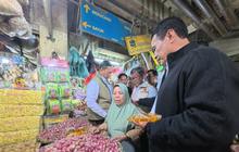 FOTO: Sidak Pasar Wonokromo, Mentan Tegaskan Harga Pangan Aman