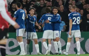 Como Banyak Belajar dari Kekalahan di De Kuip