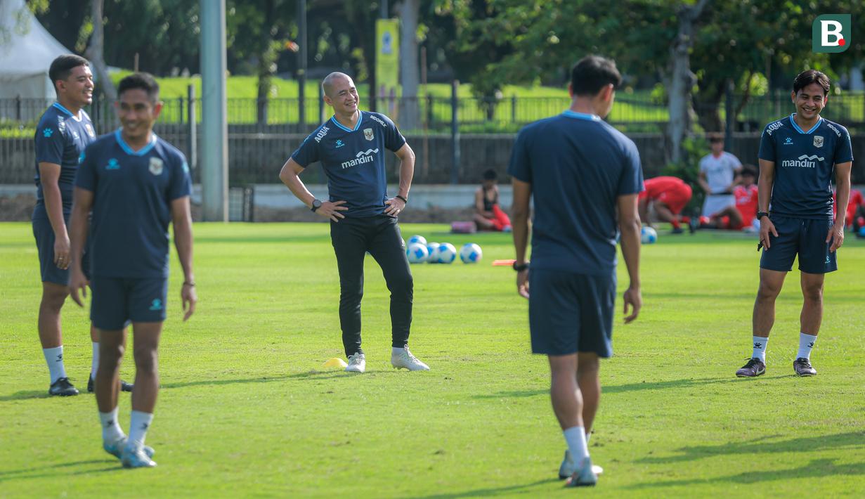 Pelatih kepala Timnas Indonesia U-17, Kurniawan Dwi Yulianto menyatakan bahwa tengah mempersiapkan taktikal untuk menjalani laga yang berbeda-beda. (Bola.com/Bagaskara Lazuardi)