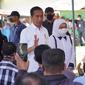 Presiden Joko Widodo (Jokowi) menyaksikan penyerahan bantuan subsidi upah (BSU) tahun 2022 di Kota Bau Bau, Sulawesi Tenggara, Selasa (27/9/2022). (Dok Kemnakar)
