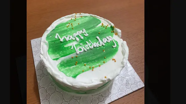 So Sweet, Momen Guru SD dapat Kue Ulang Tahun dari Muridnya
