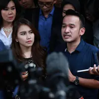  Melihat pelaku yang masih terbilang muda, Ayu mengaku prihatin, namun  proses hukum harus terus berlanjut agar tidak ada lagi korban dan kejadian tersebut tidak terulang kembali. (Wimbarsana Kewas/Bintang.com)