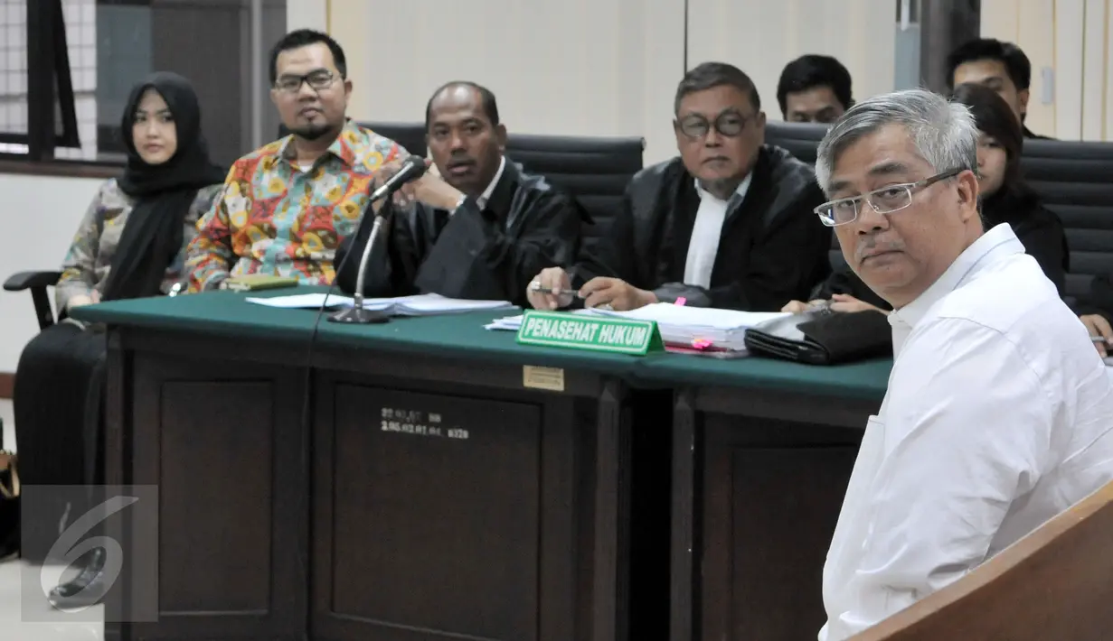 Suasana persidangan terkait kasus sengketa pilkada Kabupaten Empat Lawang di Pengadilan Tipikor, Jakarta, Senin (5/10/2015). Akil Mochtar dihadirkan pada persidangan tersebut. (Liputan6.com/Andrian M Tunay) 