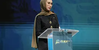 Menteri Pariwisata Widi Wardhana kembali tampil modis saat menjalani tugasnya. [@widi.wardhana]