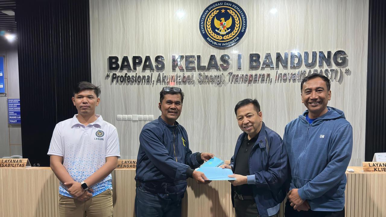 Senyum Setya Novanto Bebas dari Lapas Sukamiskin