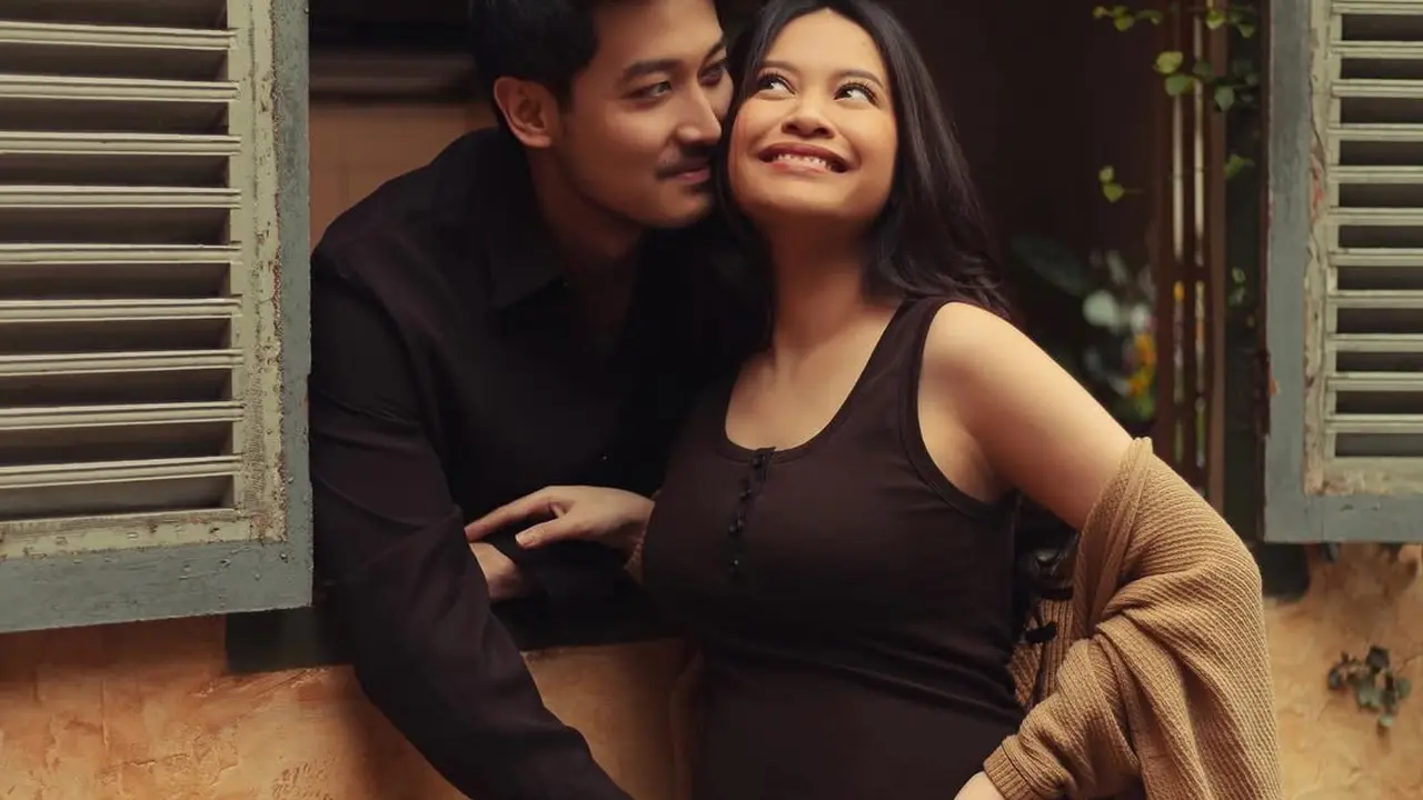 2 Tahun Menikah, Hanggini Umumkan Kehamilan Anak Pertama Lewat Pemotretan Maternity yang Kasual dan Elegan