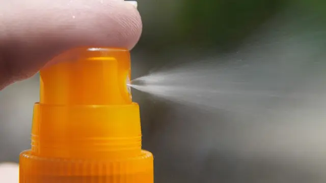 Cara Bersihkan Wajah dari Sunscreen, Tak Cukup Hanya Pakai Sabun