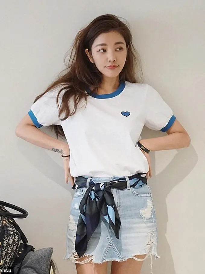 [Bintang] Saking Cantiknya, Perempuan Berusia 43 Tahun Ini Sering Dikira Masih 20 Tahun