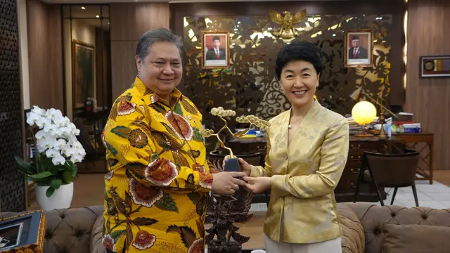 Menteri Koordinator Bidang Perekonomian Airlangga Hartarto dan Vice Minister International Dept of CPC (Partai Komunis Tiongkok) Central Committe HE Mme Sun Haiyan
