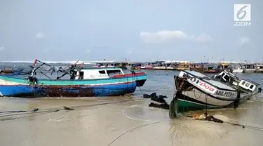 Gelombang tinggi menghantam pantai Pelabuhan Ratu akibatnya puluhan kapal nelayan dan kios-kios di pantai rusak. Kerugian yang diderita nelayan mencapai puluhan juta rupiah