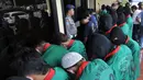 Satuan Narkoba Polres Metro Jakarta Barat berhasil menangkap 41 tersangka pengedar narkoba, Jakarta, Kamis (30/4/2015). Dalam sepekan (21-29 April) Polisi berhasil mengungkap 30 kasus dan menjerat 41 tersangka (Liputan6.com/Herman Zakharia)