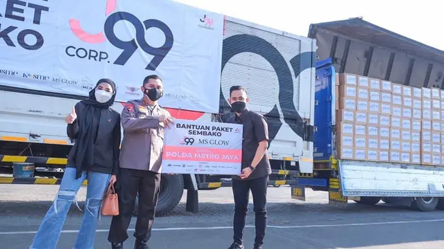 Gilang Widya Pramana atau dikenal dengan Crazy Rich Malang bersama Kapolda Metro Jaya Irjen Pol Fadil Imran