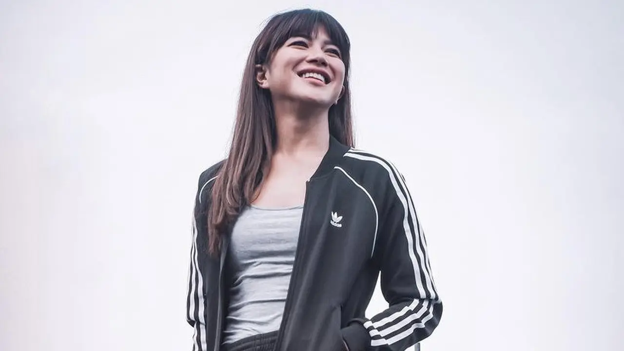 Fashion Dita Fakhrana Tampil Sporty