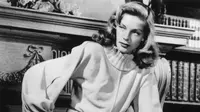 Lauren Bacall kerap tampil modis dalam berbagai kesempatan.