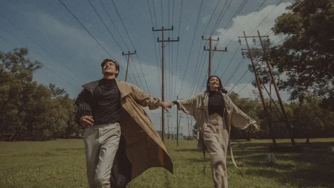 [Fimela] Adipati Dolken dan Canti Tachril