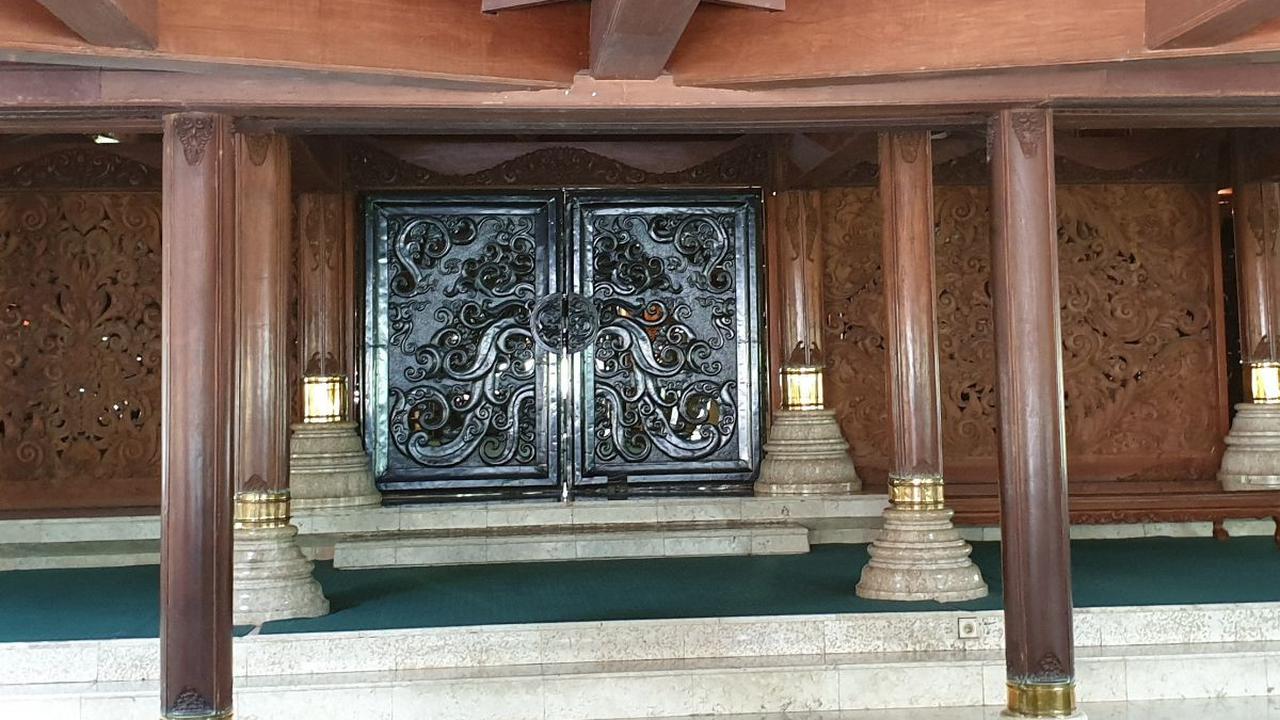 Sukirno menegaskan, jika tidak pernah ada ritual khusus di makam keluarga Soeharto. Hanya dilakukan peringatan saat hari lahir atau hari wafat. Baik untuk Soeharto maupun Siti Hartinah. Itupun hanya dilakukan oleh keluarga dan karyawan hotel milik keluarg